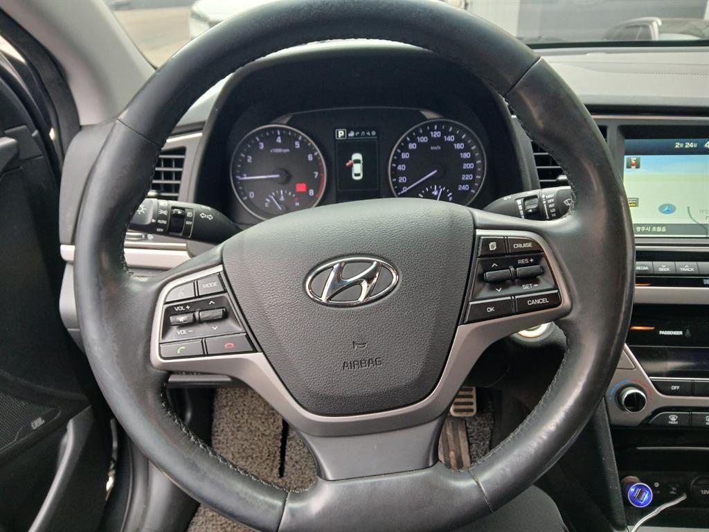 HYUNDAI Avante - Vista 6