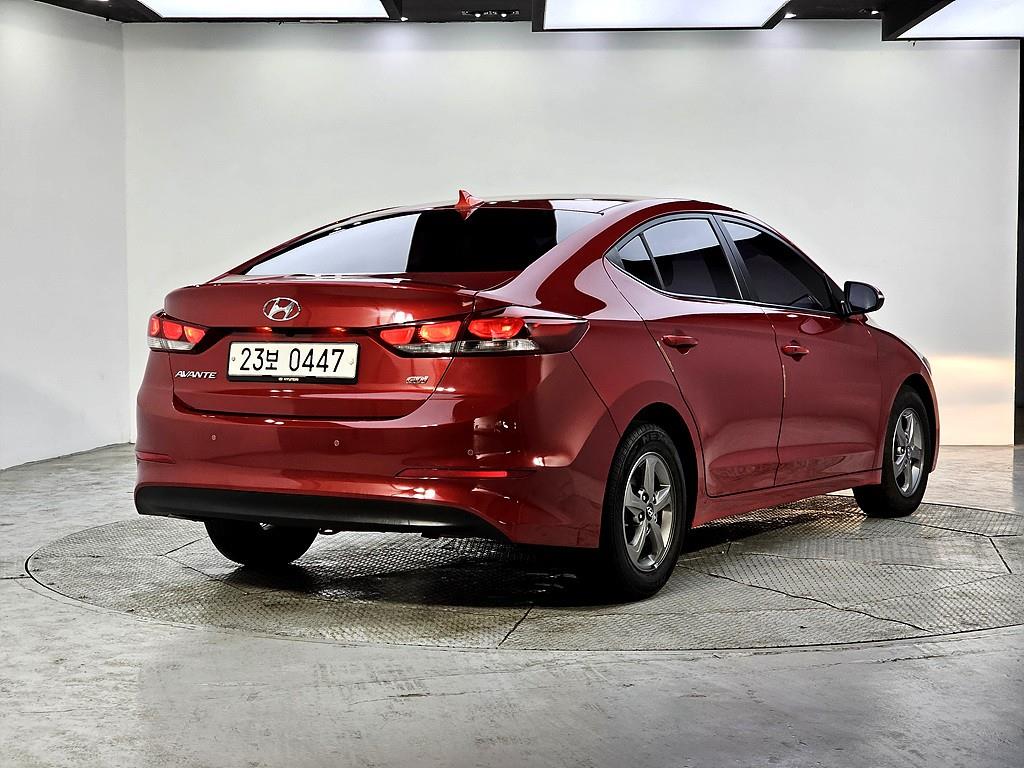 HYUNDAI Avante - Vista 4