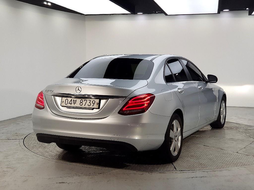 Mercedes Benz C Class - Vista 4