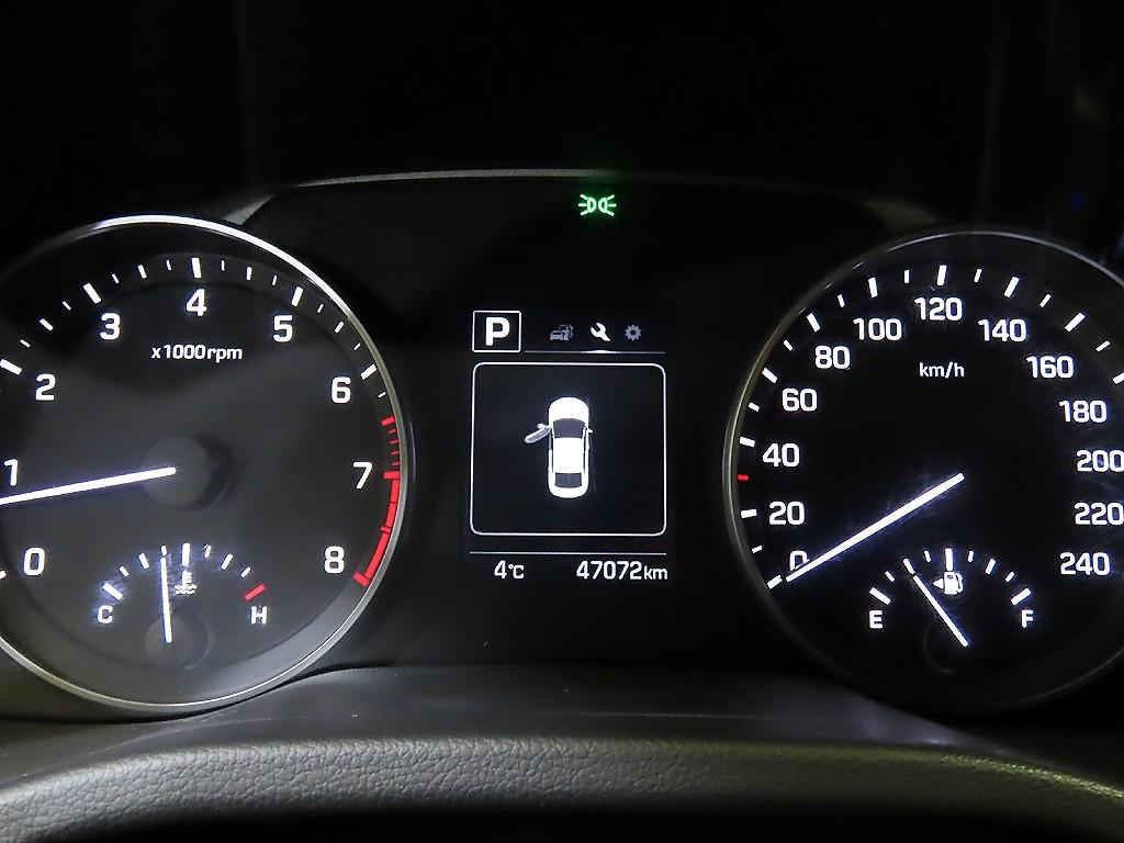 HYUNDAI Avante - Vista 9