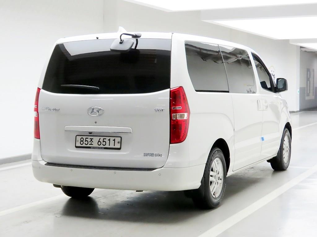 HYUNDAI Starex - Vista 4