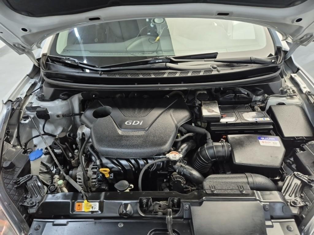 HYUNDAI Avante - Vista 5