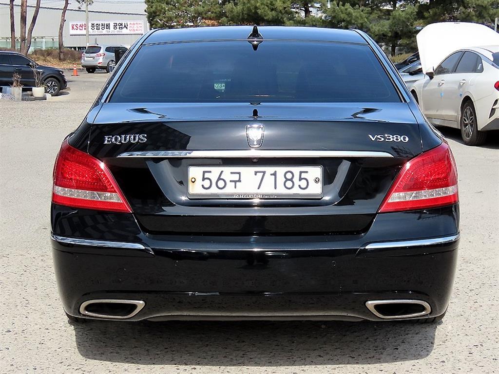 HYUNDAI Equus - Vista 4