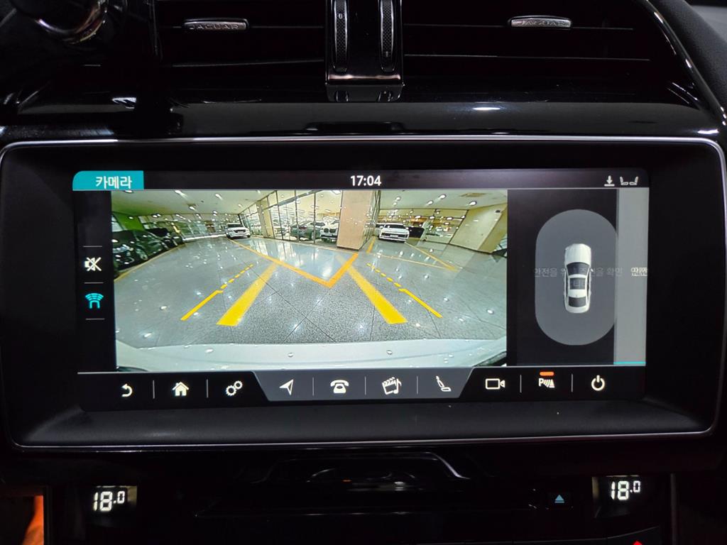 Jaguar XE - Vista 12