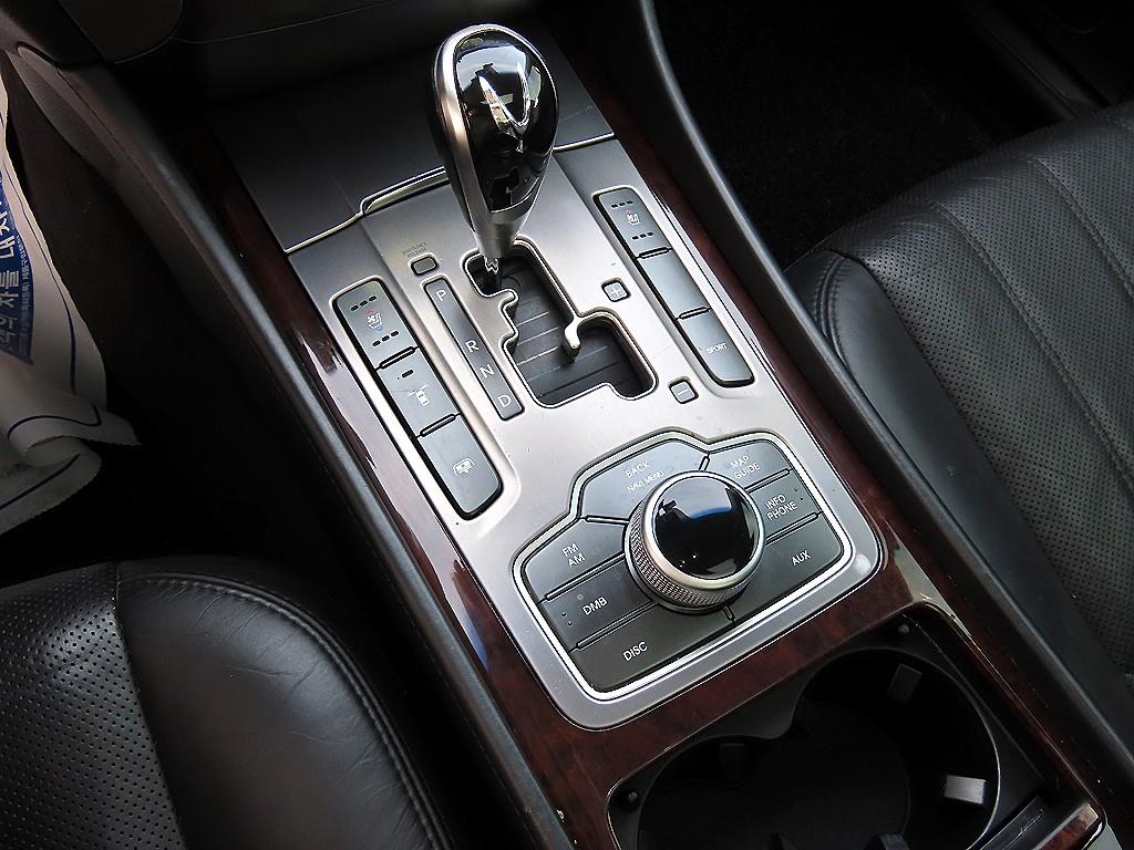 HYUNDAI Equus - Vista 10