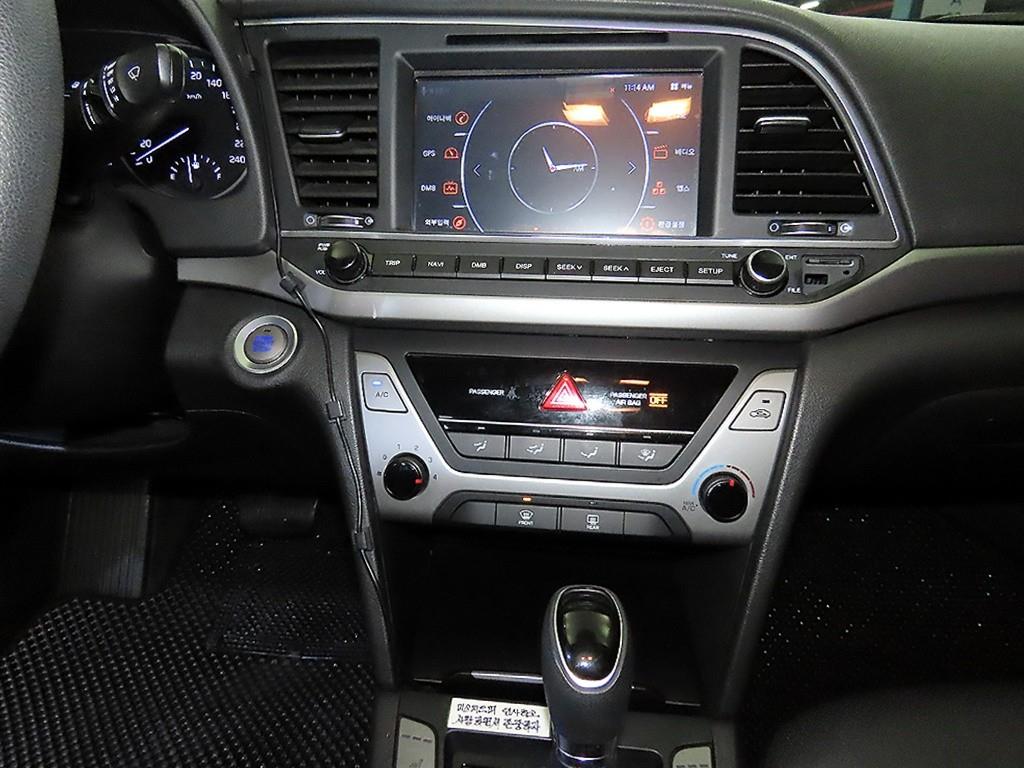 HYUNDAI Avante - Vista 11