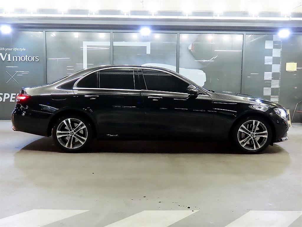 Mercedes Benz E class - Vista 3