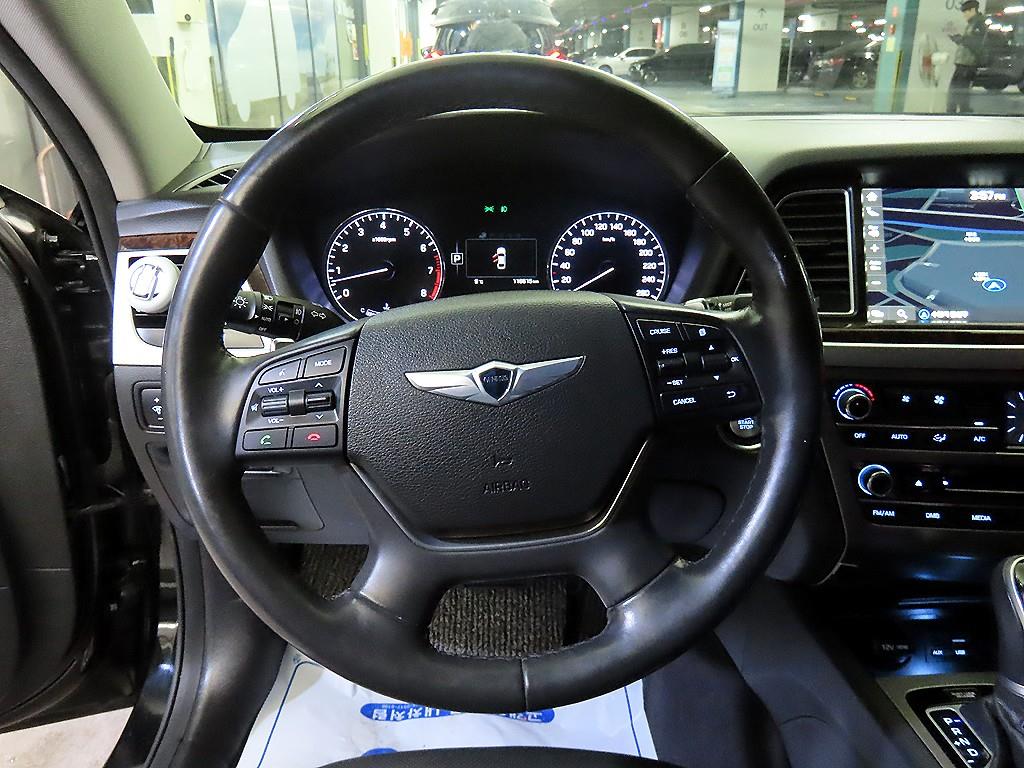 HYUNDAI Genesis - Vista 8