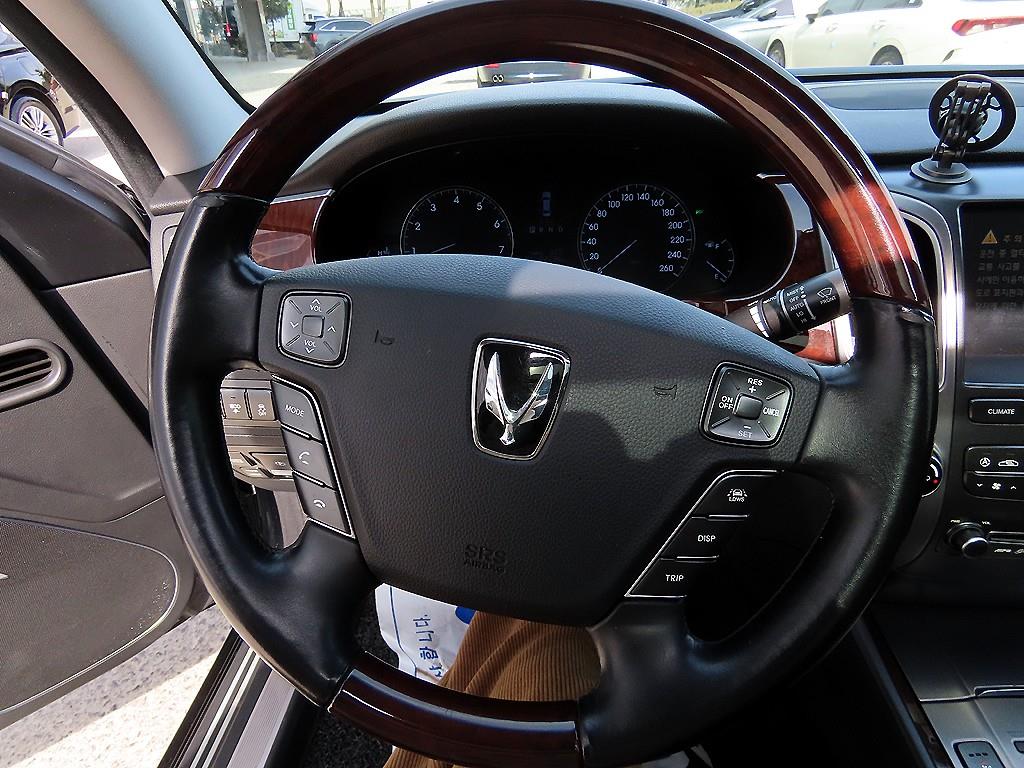 HYUNDAI Equus - Vista 8