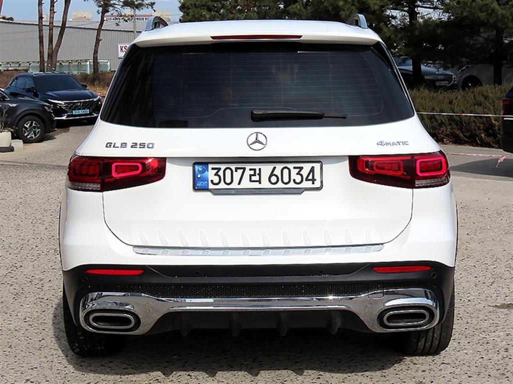 Mercedes Benz GLB Class - Vista 4