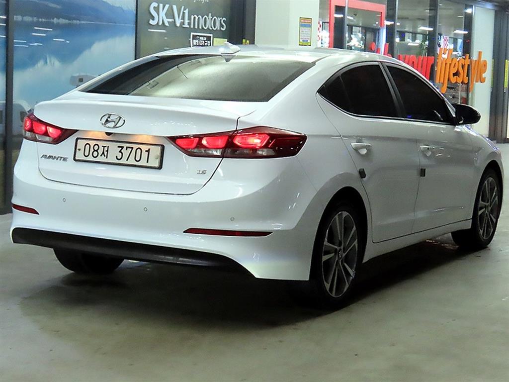 HYUNDAI Avante - Vista 4