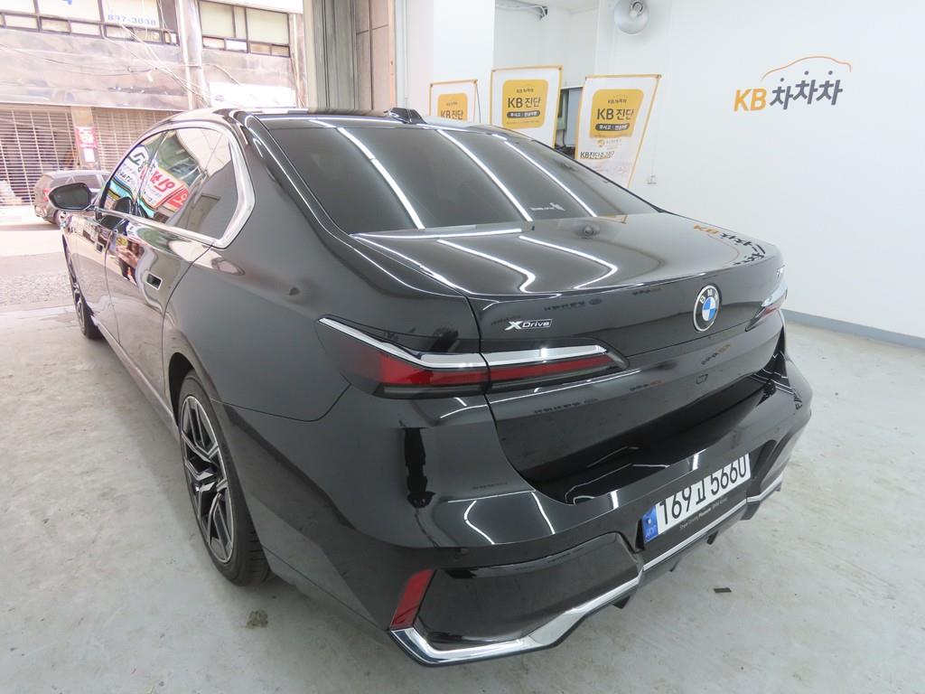 BMW 7 Series - Vista 4