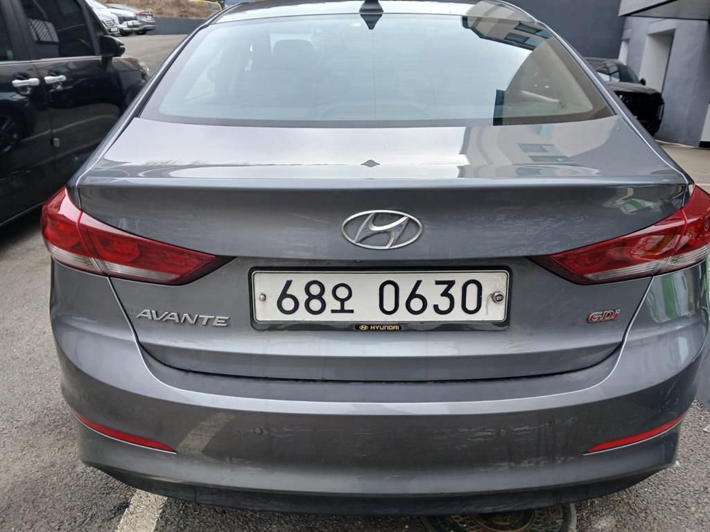 HYUNDAI Avante - Vista 4