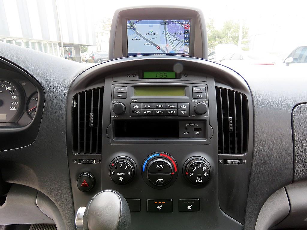 HYUNDAI Starex - Vista 12