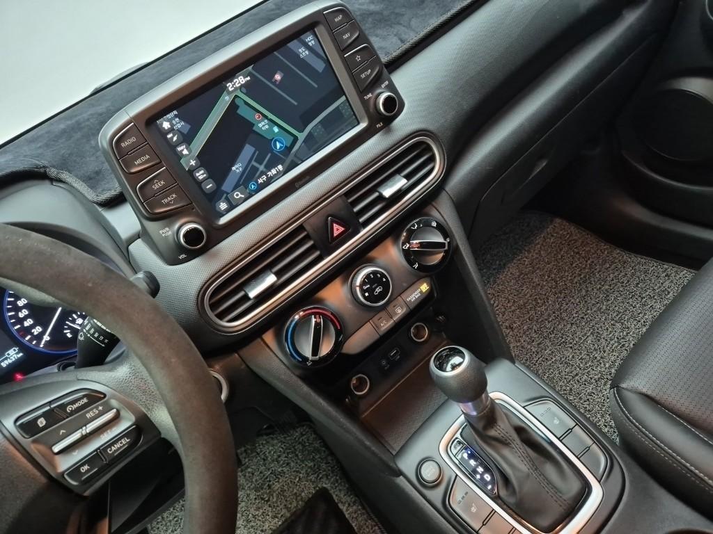 HYUNDAI Kona - Vista 9