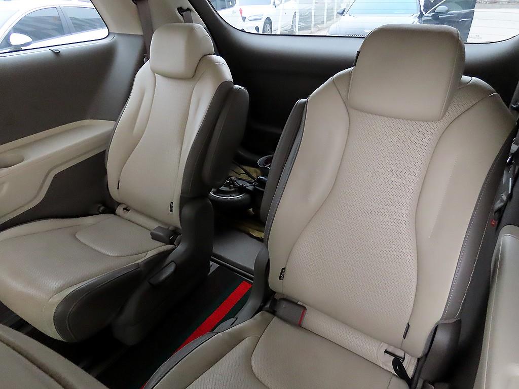 KIA Carnival - Vista 7