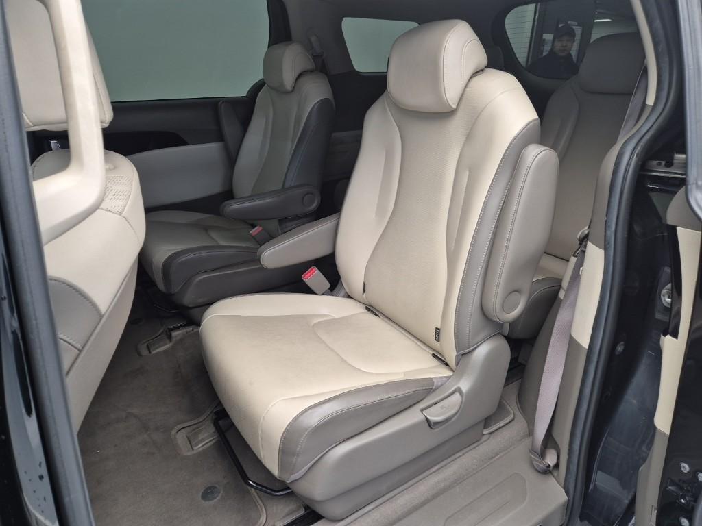 KIA Carnival - Vista 12
