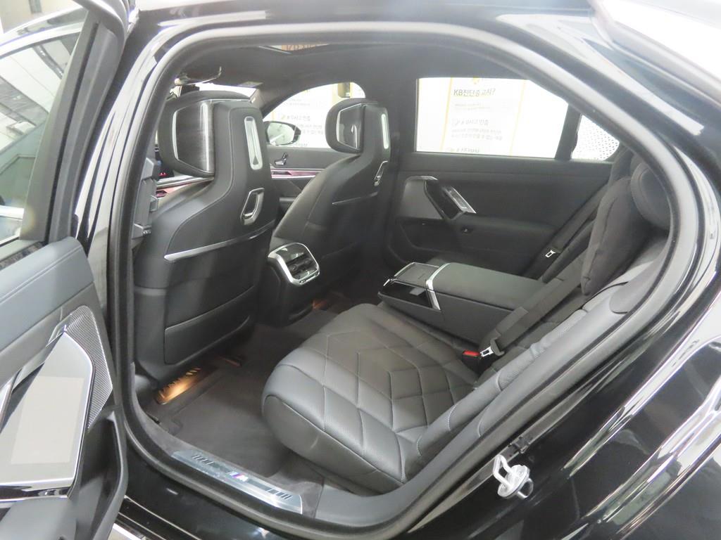 BMW 7 Series - Vista 6