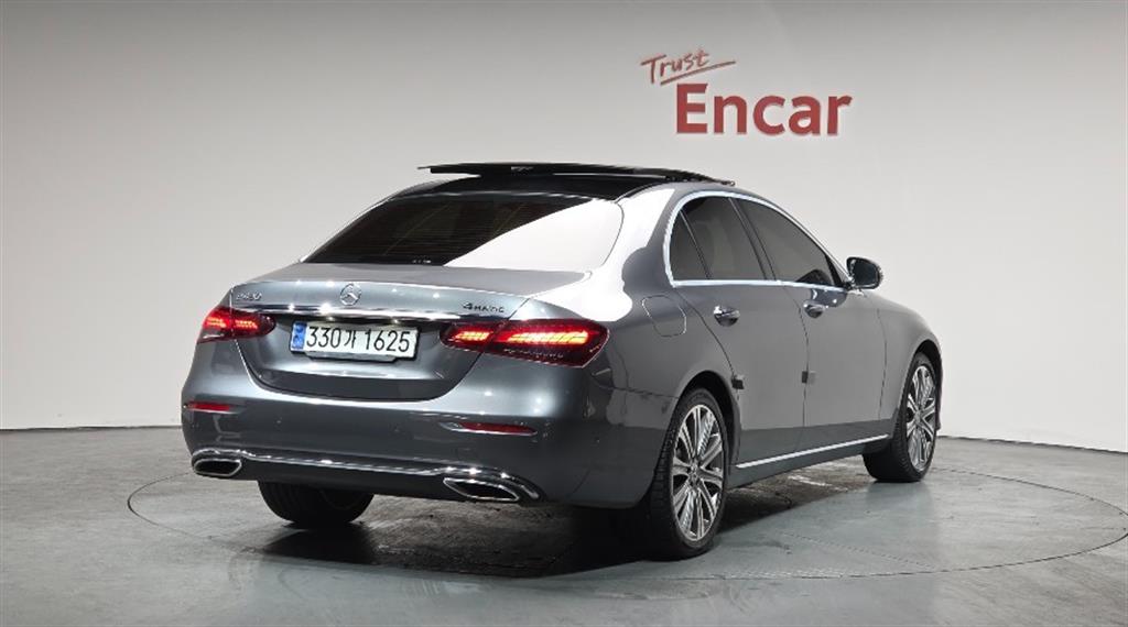 Mercedes Benz E class - Vista 2