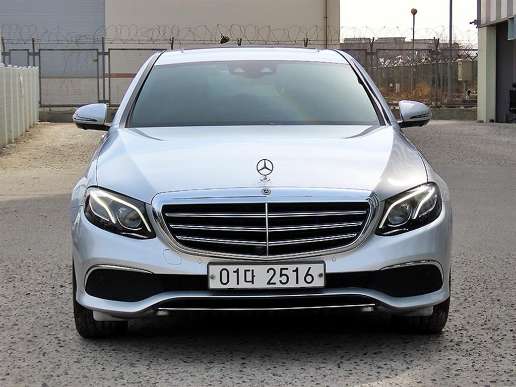 Mercedes Benz E class 2018 Plateado - Importación desde Corea - HF Imports Iquique - Foto 1