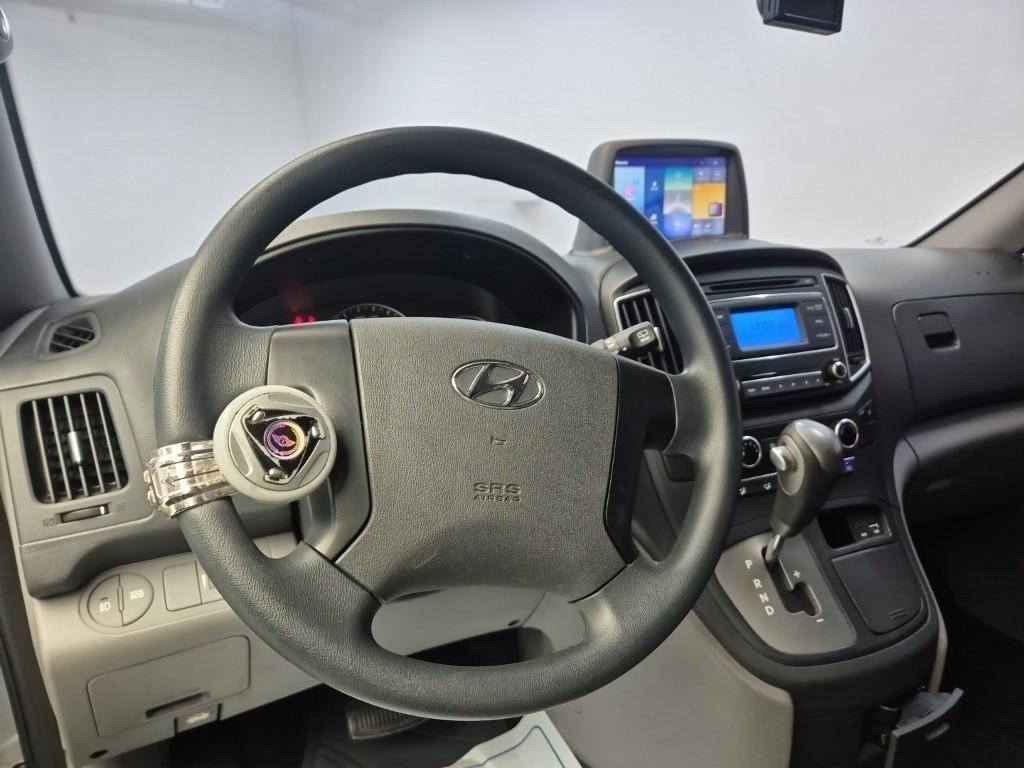 HYUNDAI Starex - Vista 8