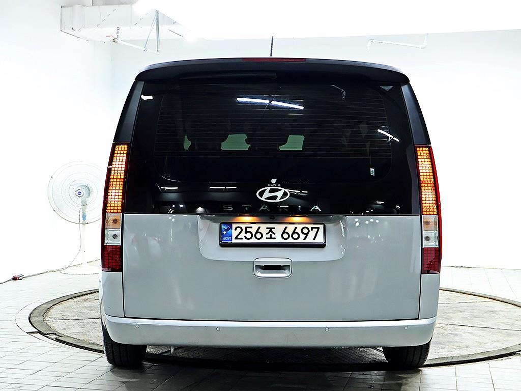 HYUNDAI Staria - Vista 5