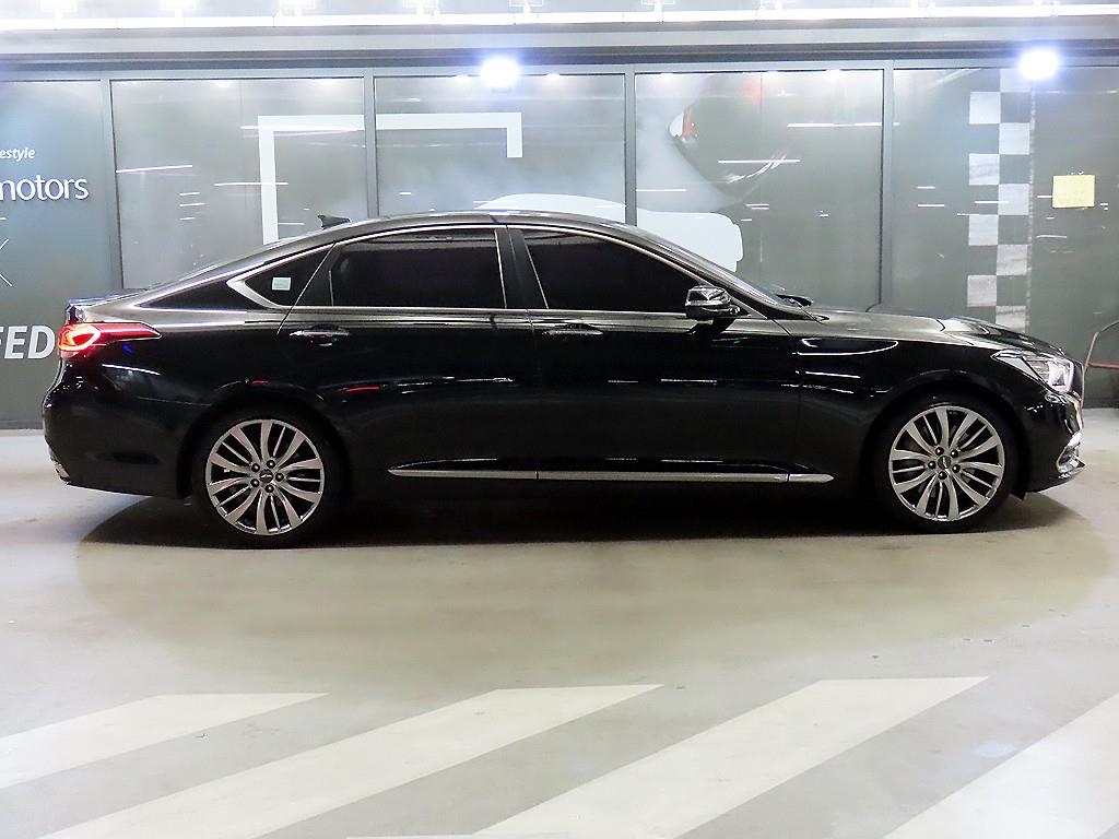 HYUNDAI Genesis - Vista 3