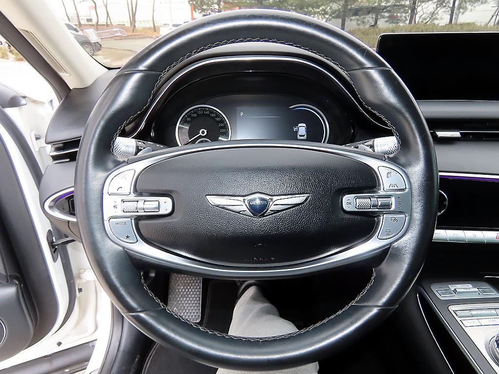 Genesis GV70 - Vista 8