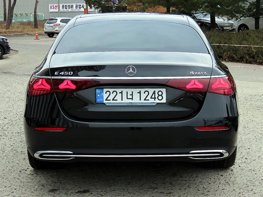 Mercedes Benz E class - Vista 4