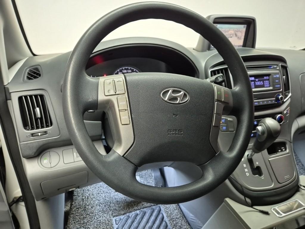 HYUNDAI Starex - Vista 6