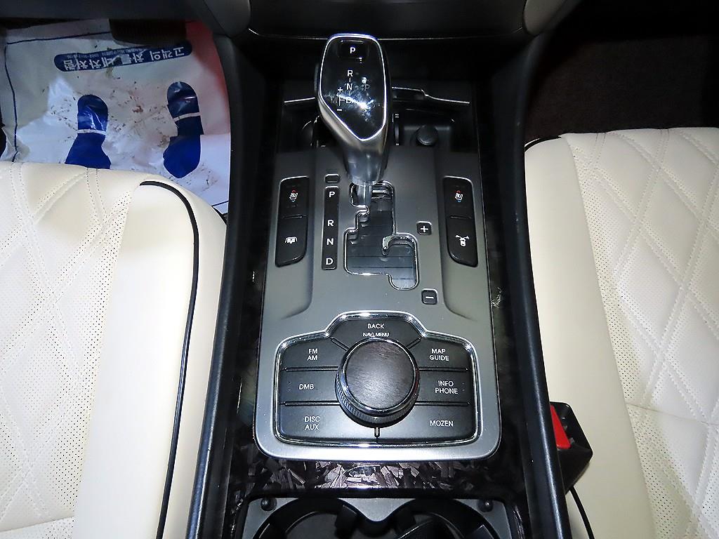 HYUNDAI Equus - Vista 12