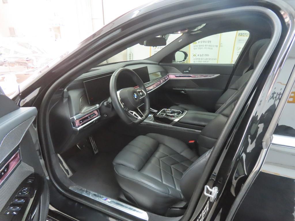 BMW 7 Series - Vista 5