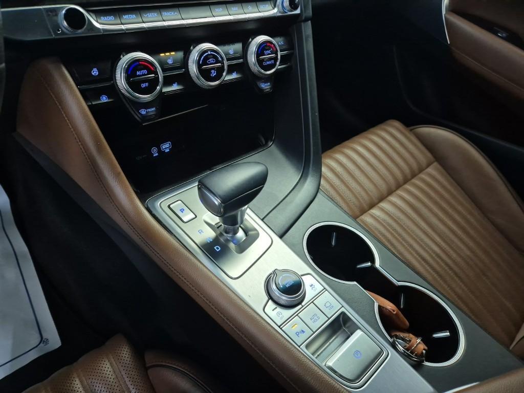 Genesis G70 - Vista 8