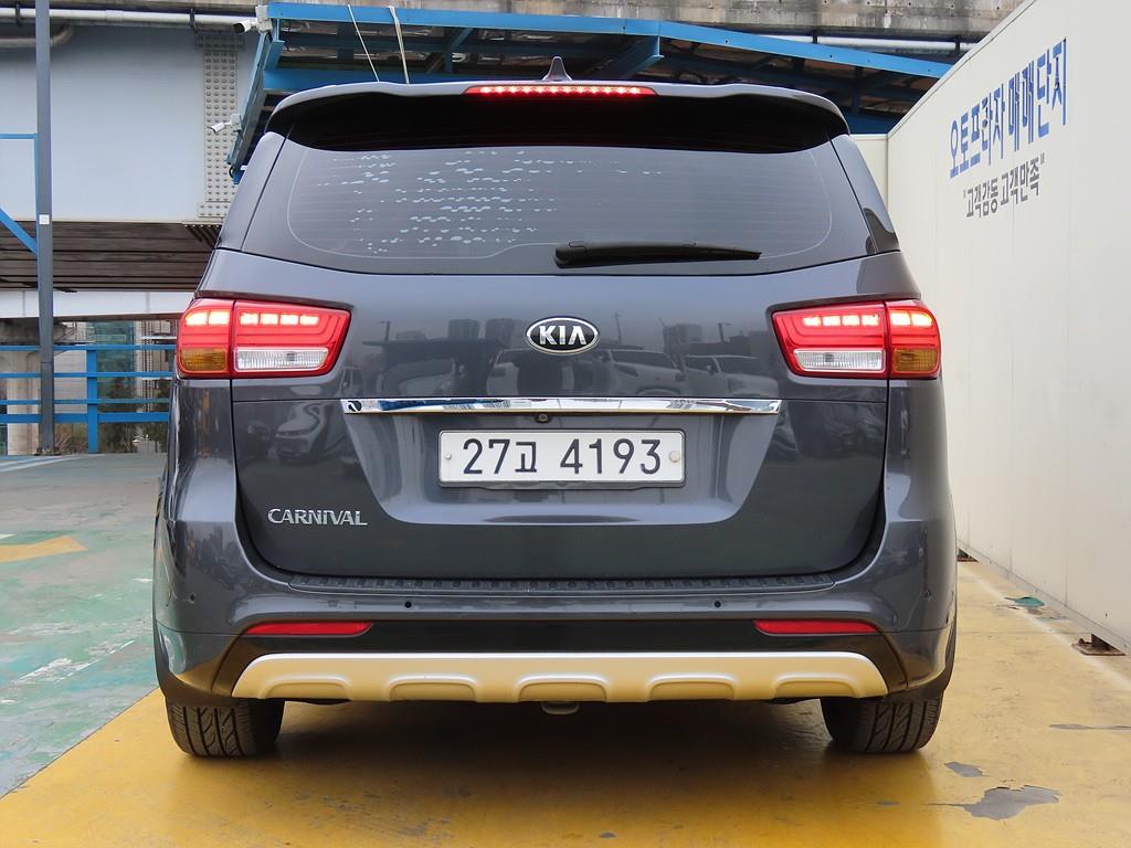 KIA Carnival - Vista 3