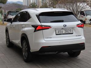 Lexus NX - Vista 8