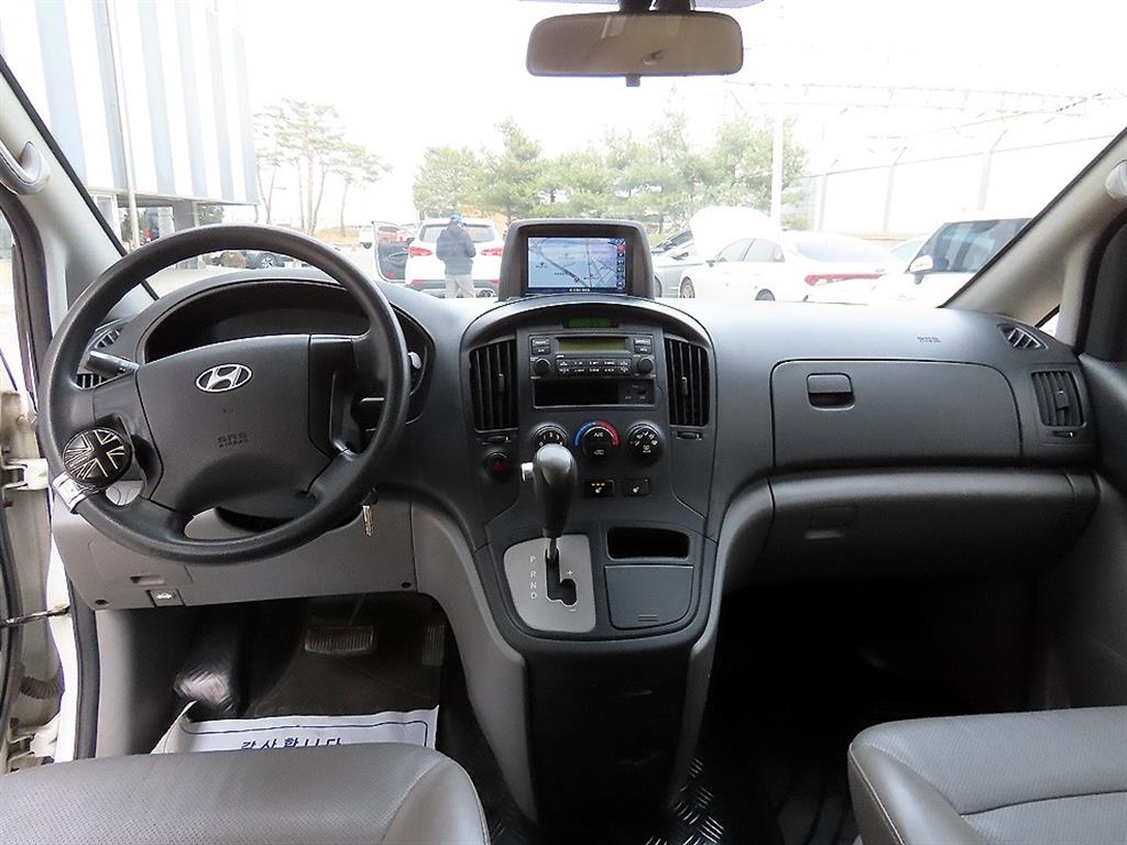 HYUNDAI Starex - Vista 7