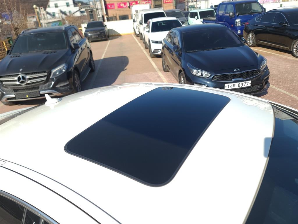 Mercedes Benz CLS Class - Vista 6