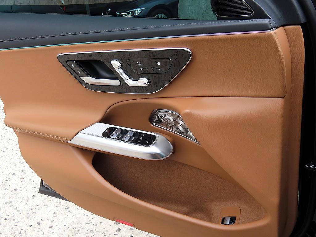 Mercedes Benz E class - Vista 12