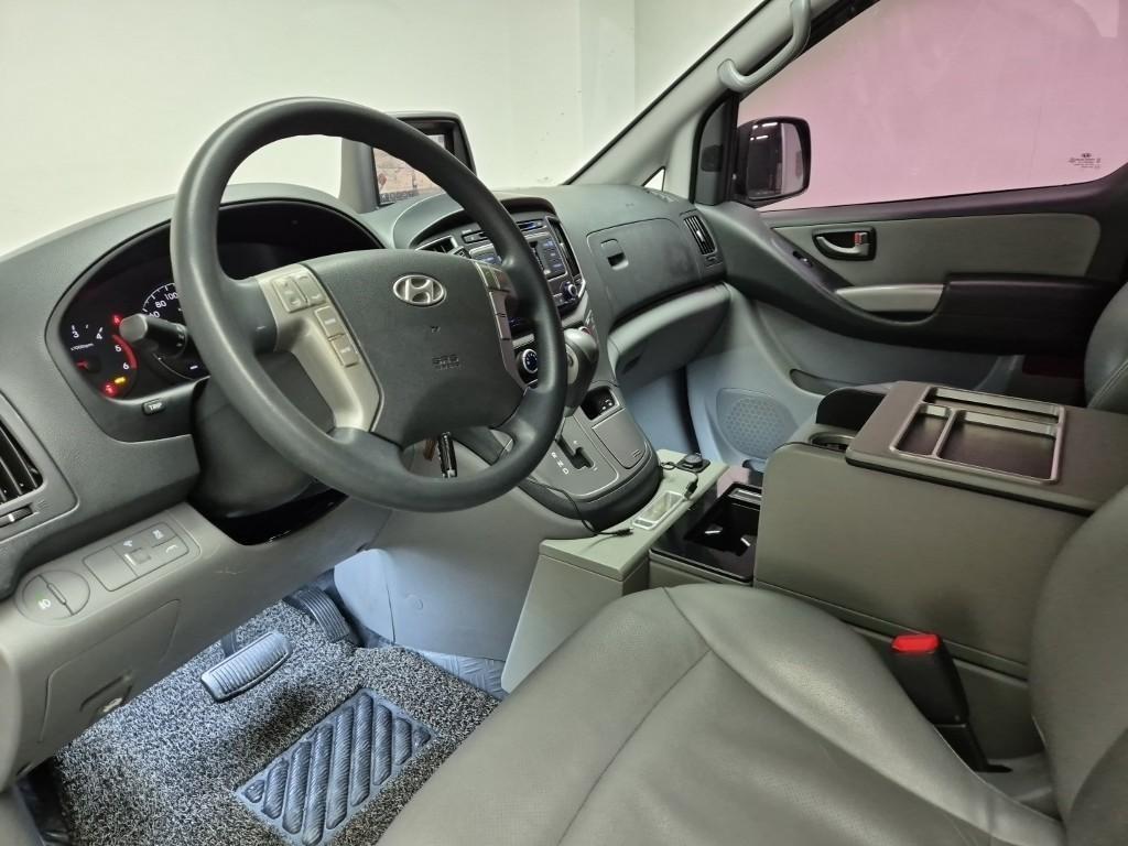 HYUNDAI Starex - Vista 8