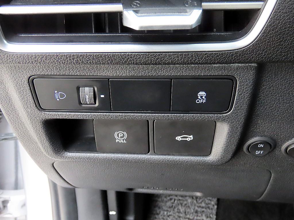 HYUNDAI Sonata - Vista 12