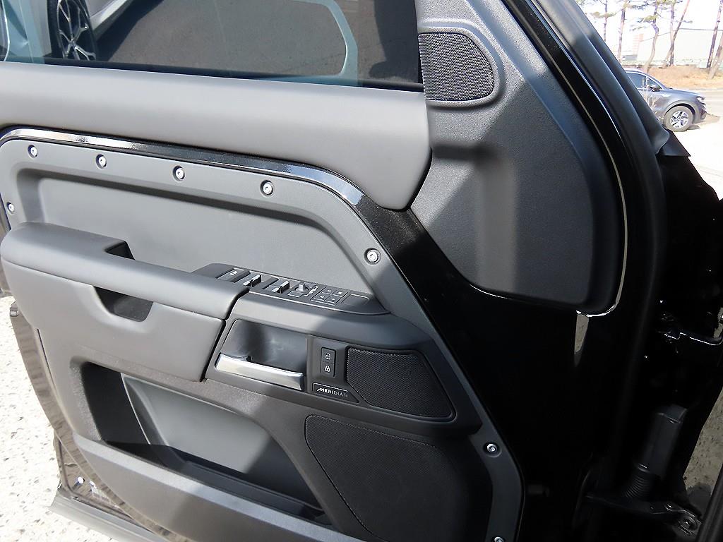 Land Rover Defender - Vista 12