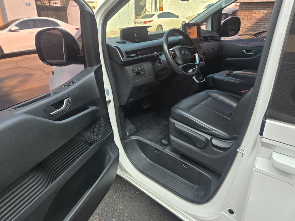 HYUNDAI Staria - Vista 2