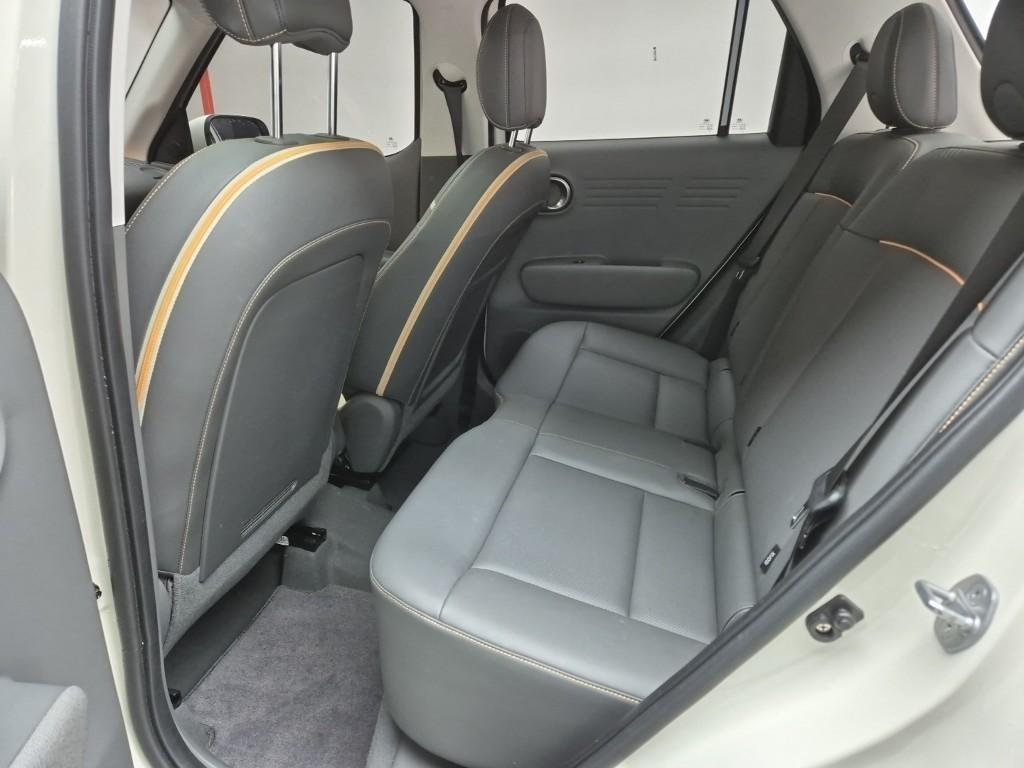 HYUNDAI Casper - Vista 12