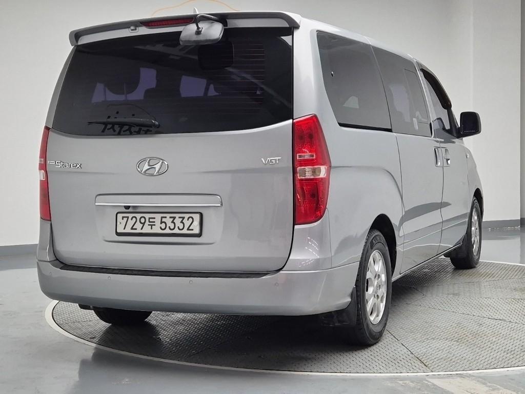 HYUNDAI Starex - Vista 3
