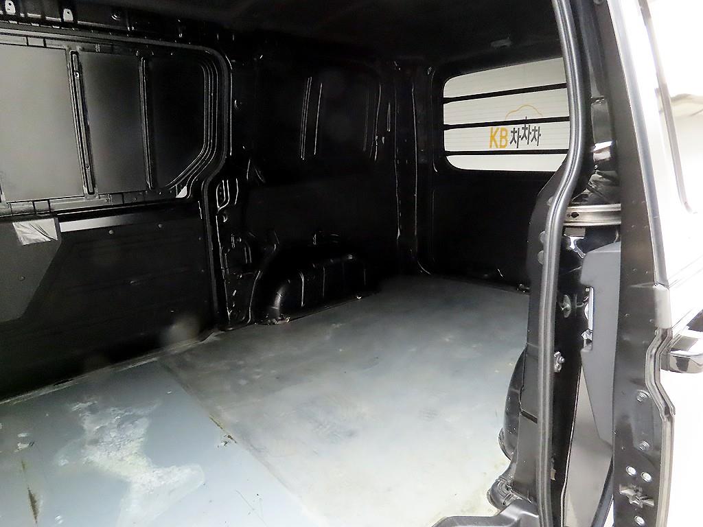 HYUNDAI Staria - Vista 12