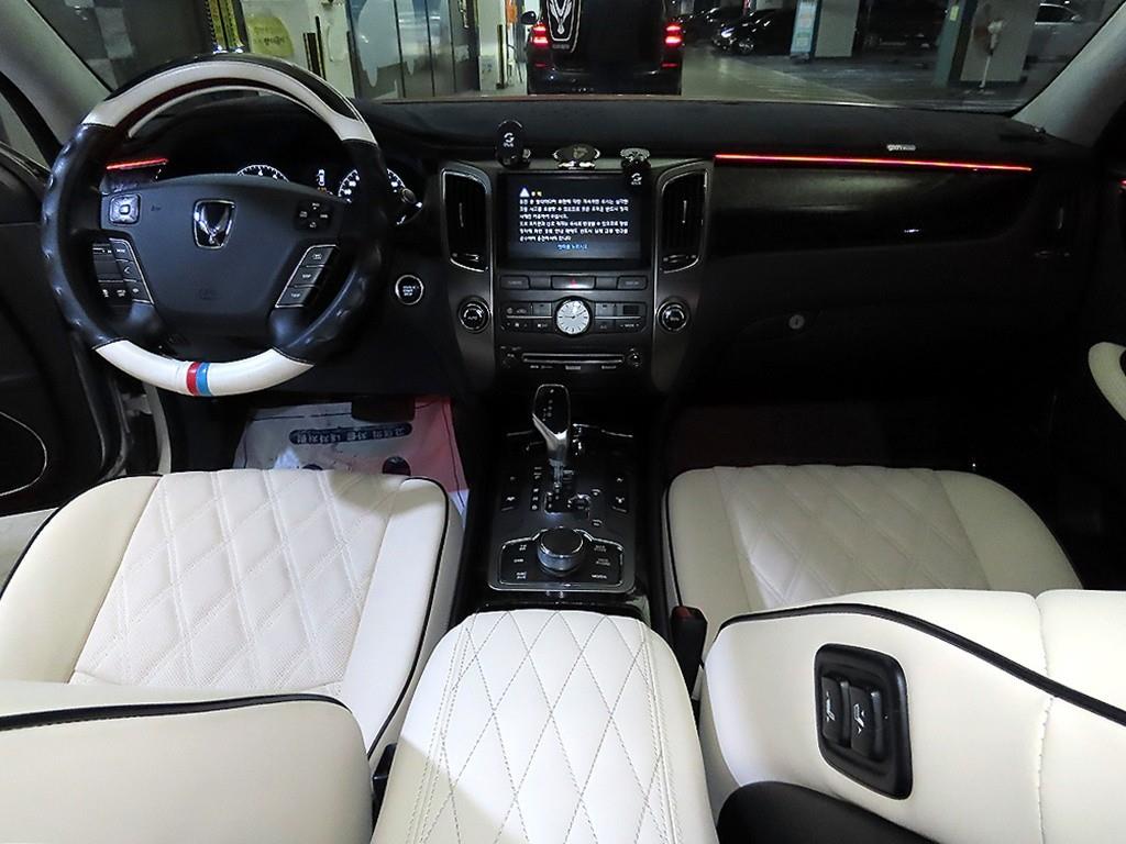 HYUNDAI Equus - Vista 10