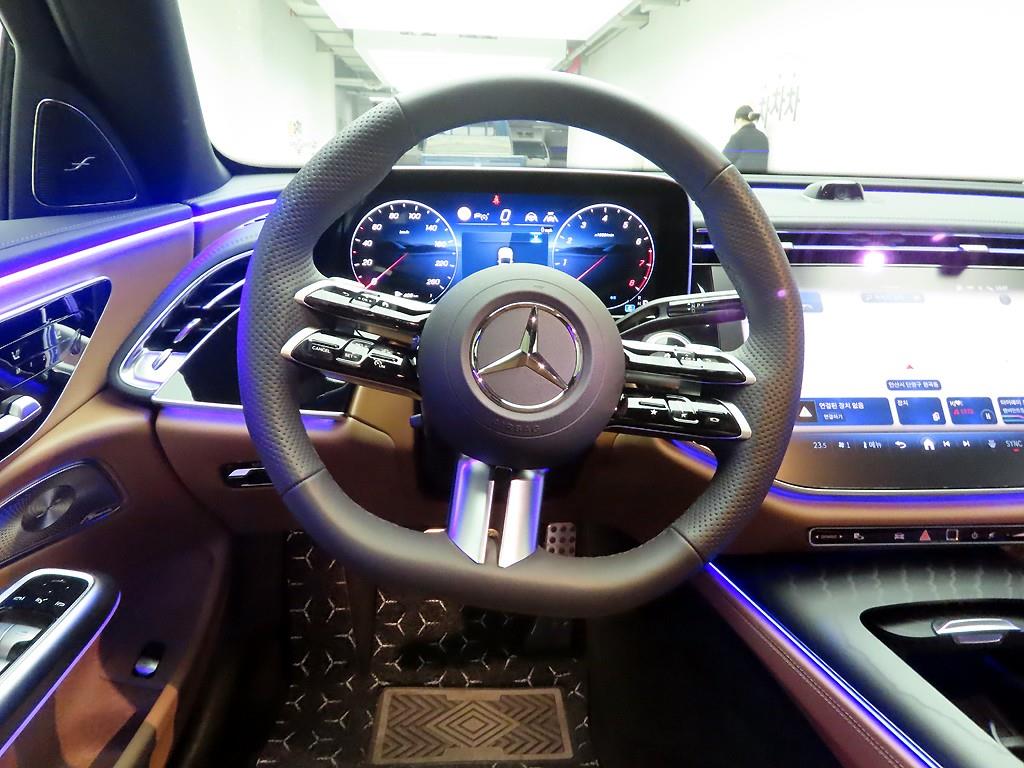 Mercedes Benz E class - Vista 8