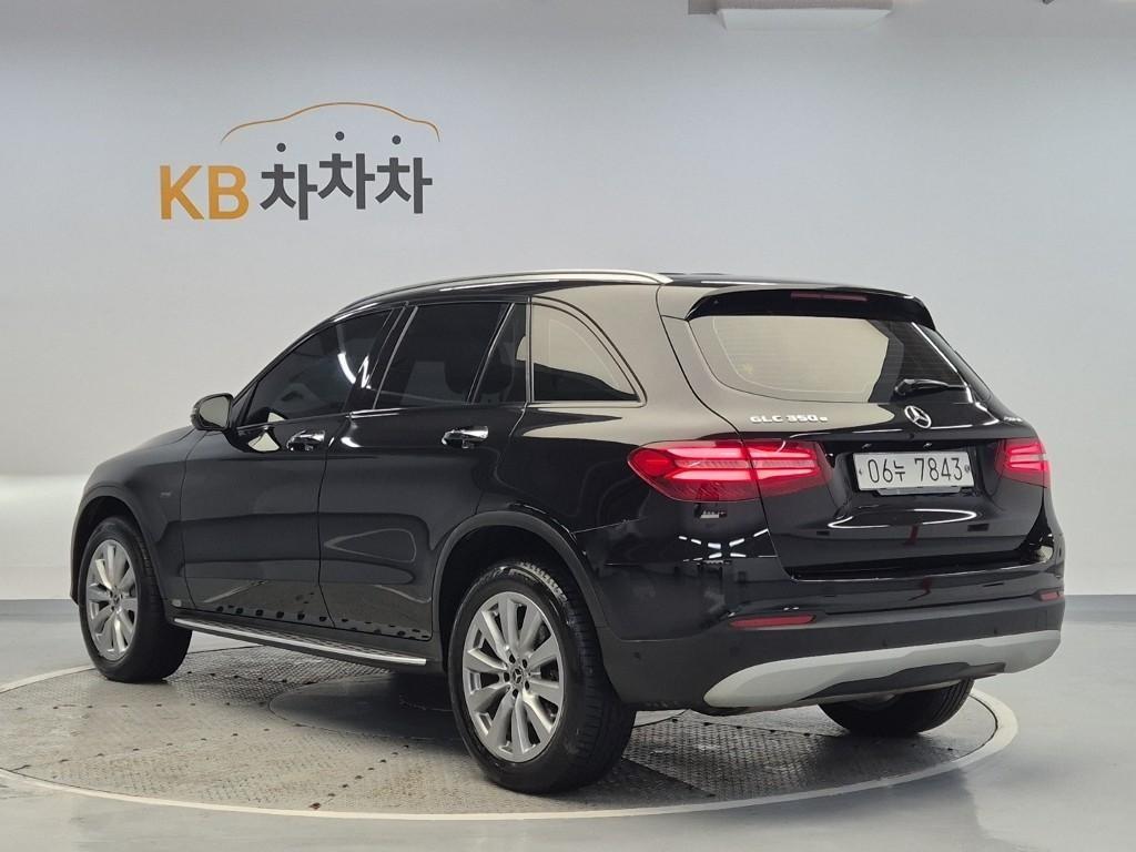 Mercedes Benz GLC Class - Vista 4