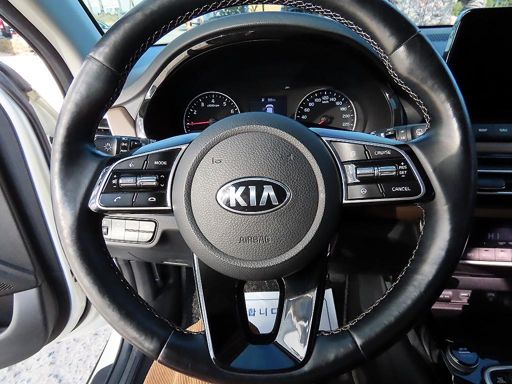 KIA Seltos - Vista 8