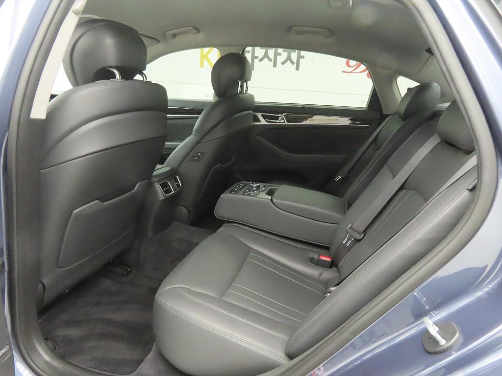 HYUNDAI Genesis - Vista 6